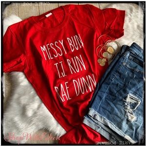 MESSY BUN TJ MAXX RUN RAE DUNN Red Graphic T-shirt ♥️